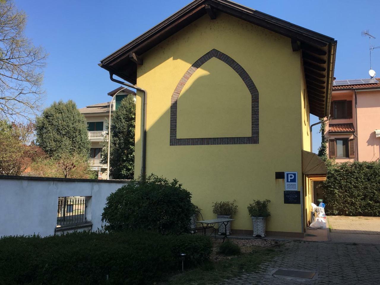 Hotel Il Pino Garlasco Exterior foto
